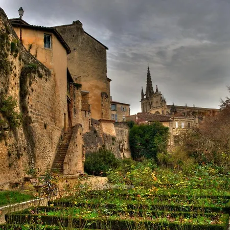 Les Cardaires Bed & Breakfast