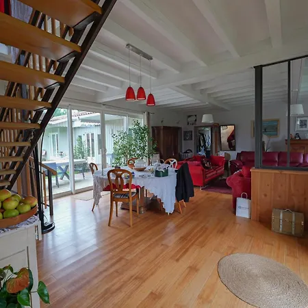 Les Cardaires Bed & Breakfast 3*