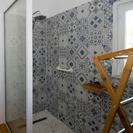 Les Cardaires Bed & Breakfast 3*